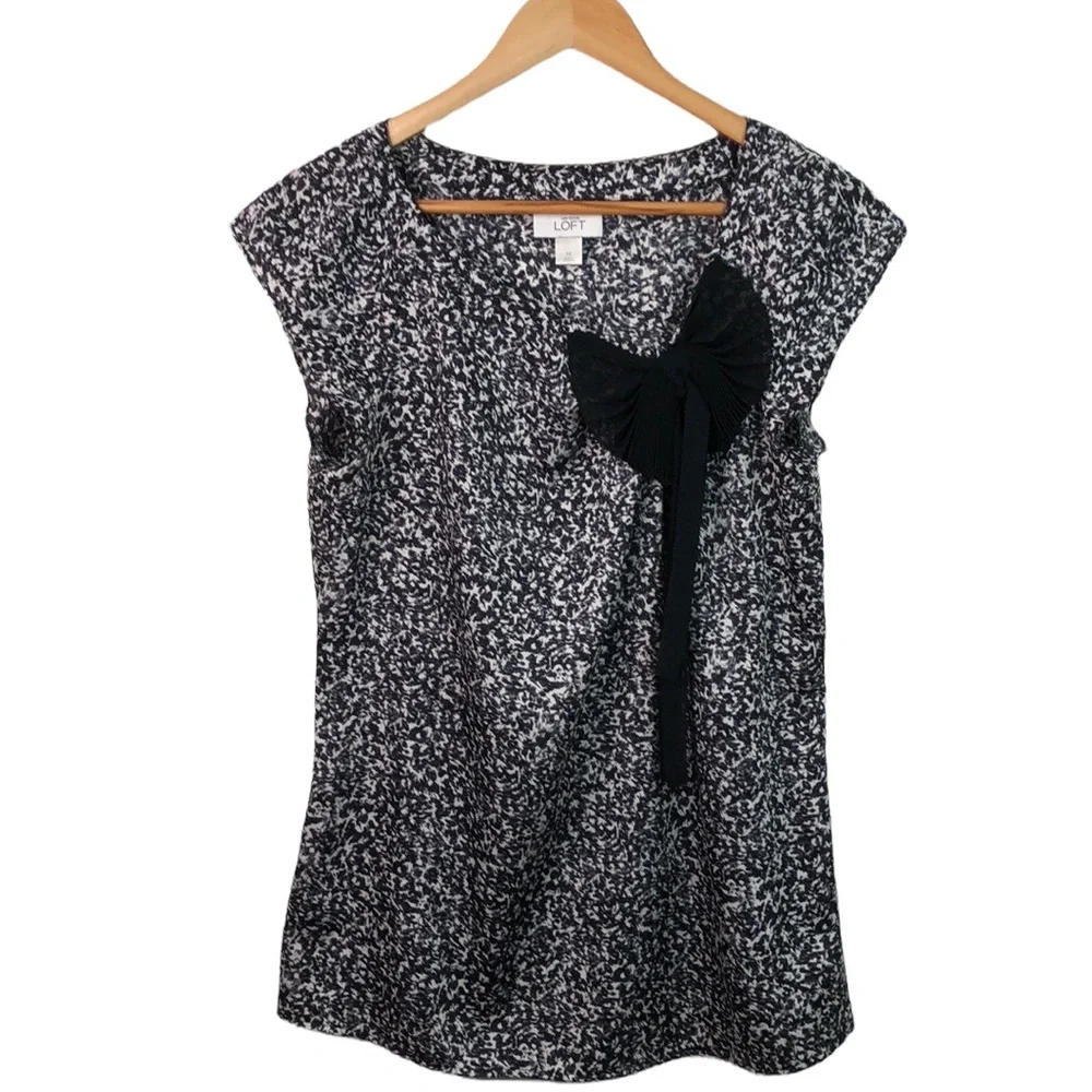 Ann Taylor Loft top - Picture 1 of 8